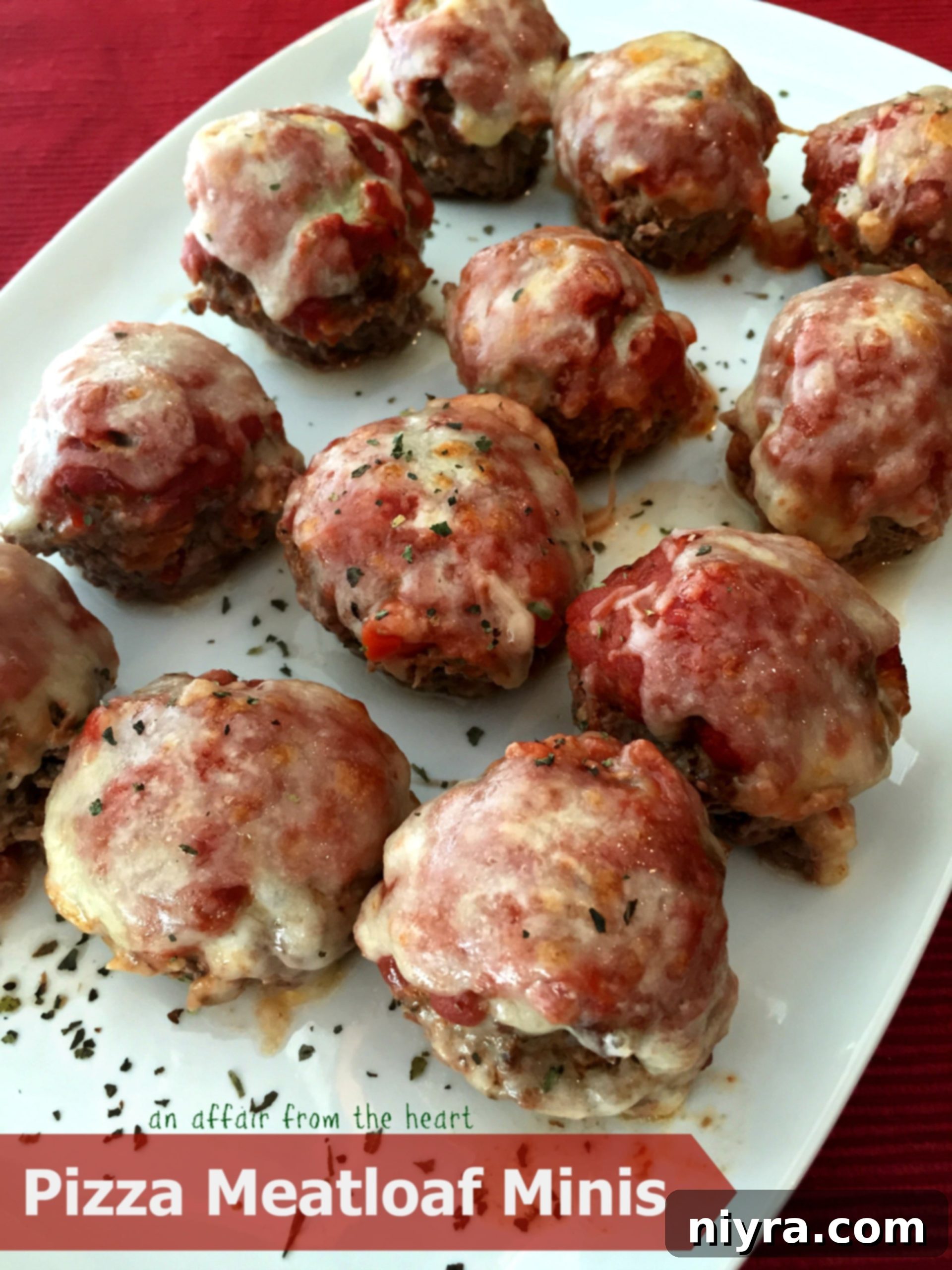 Cheesy Pizza Meatloaf Bites 1 featured 4361 scaled