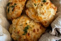 Mastering Red Lobster’s Famous Cheddar Bay Biscuits