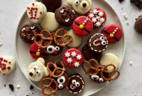 Festive Christmas Dipped Oreos