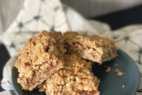 Tangy Rhubarb Crumble Squares
