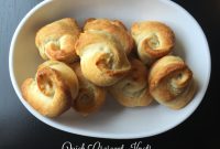 Effortless Crescent Knot Tying