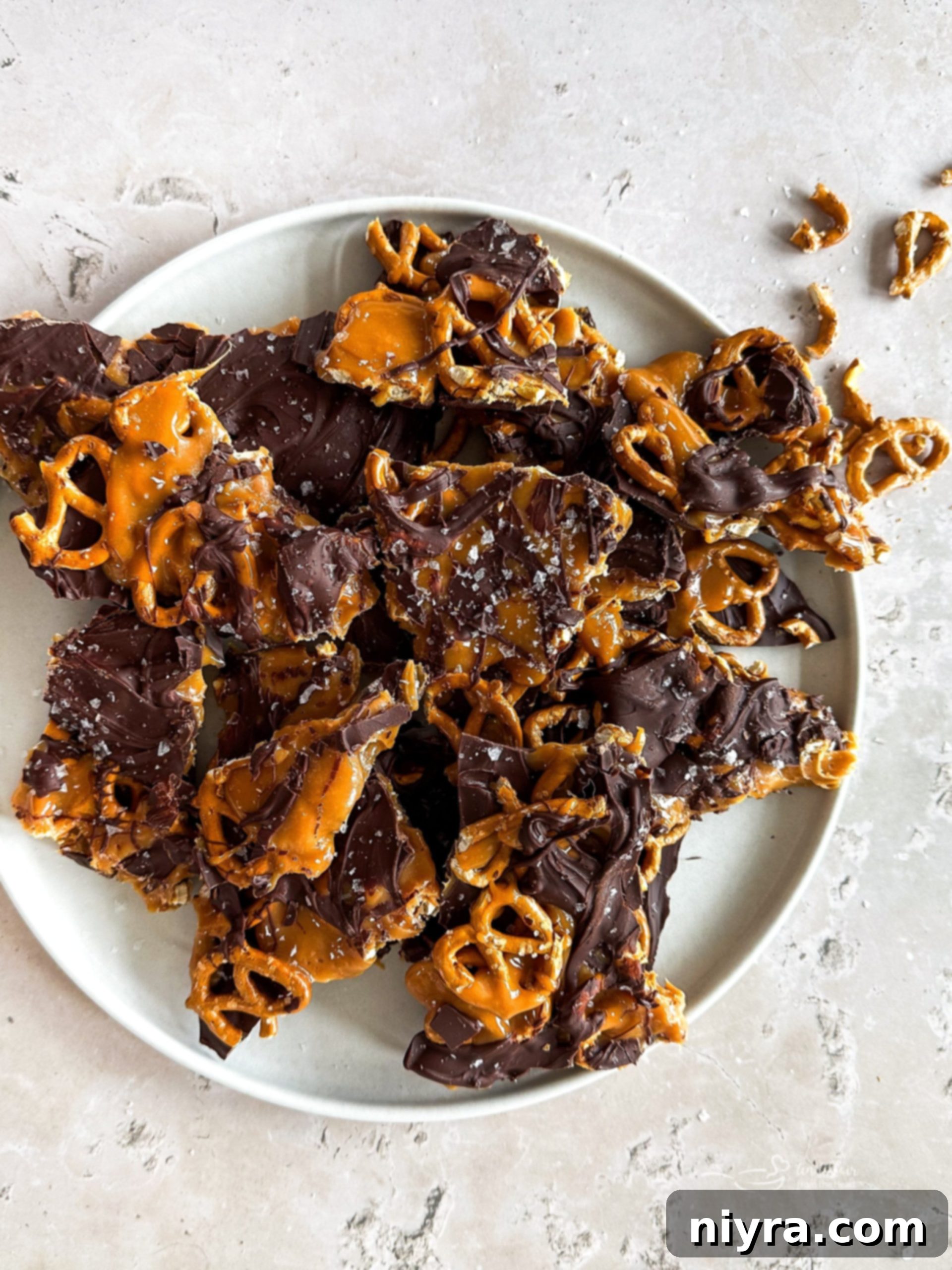 Salted Caramel Chocolate Pretzel Bars 1 featured 9049 scaled