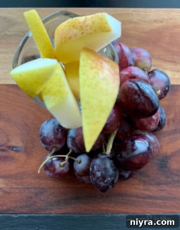 Using small containers for cheeseboard items