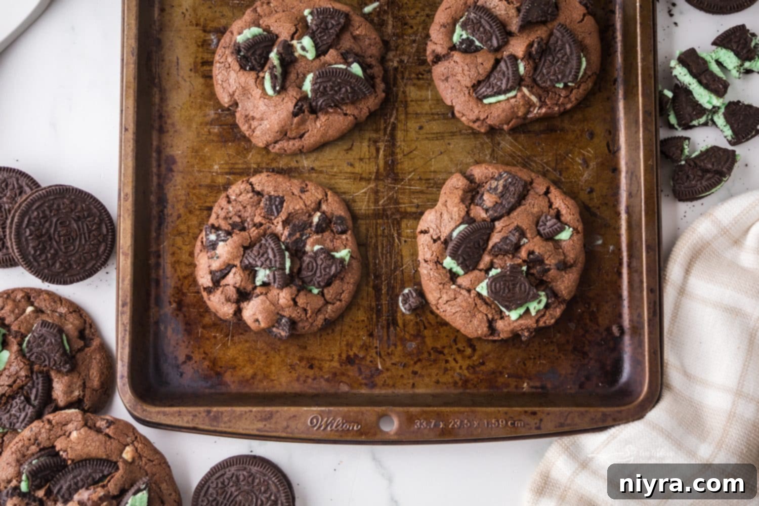 Delicious Chocolate Mint Oreo Cookies